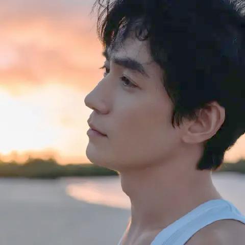 影帝对决炸裂！朱一龙VS易烊千玺，这波我全都要！哇哦！本届影帝之争简直神仙打