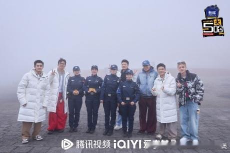 五哈收官大合照都穿白不告诉鹿晗范志毅五哈团都穿白色不告诉鹿晗范志毅大合照全员白