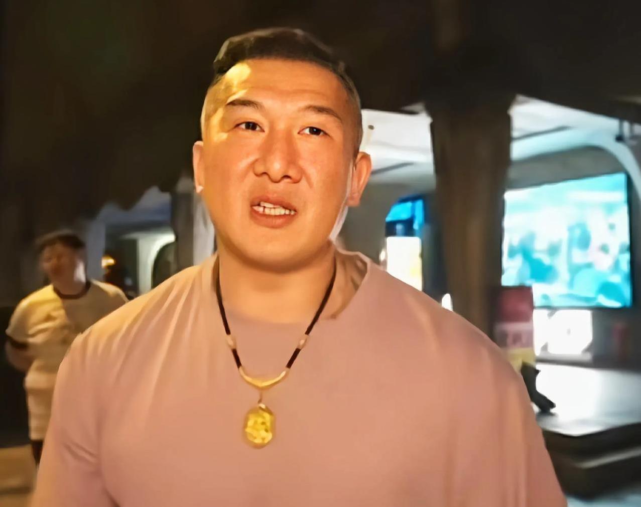 馆长大陆行正面效应来了，中国台湾资深媒体人尹乃菁女士在赵少康节目上呼吁：大陆三线
