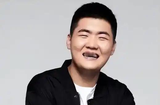 离婚后还能同桌吃饭，这届父母把“体面”玩明白了。闫学晶和林越离婚12年，儿子林