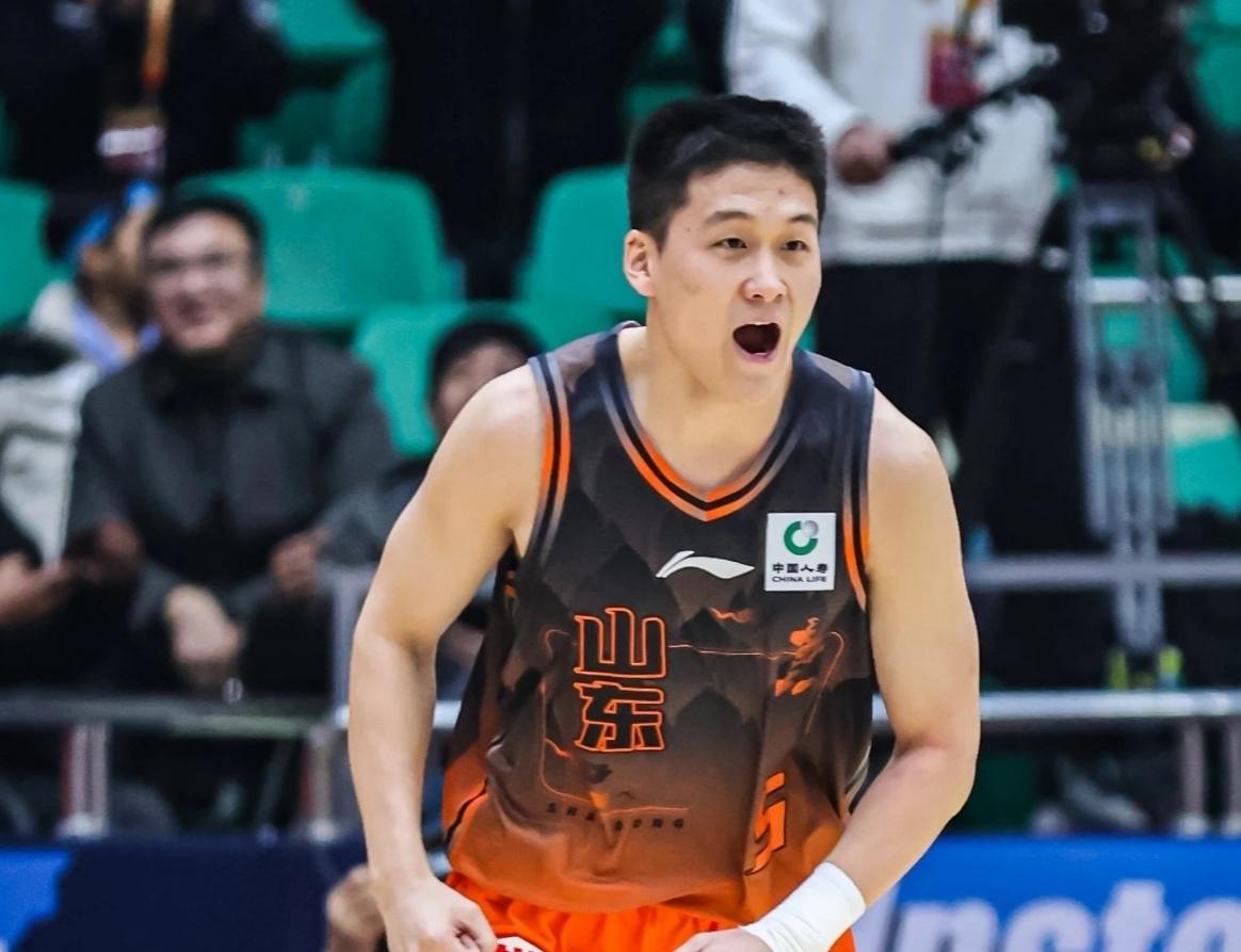 王证攻守兼备，撑起山东本土轮换山东男篮的王证本场交出13分3篮板5助攻的数
