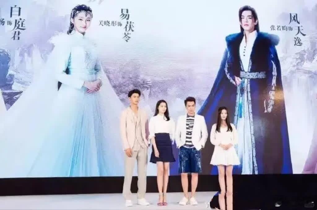  杨紫鞠婧祎撞衫！美出两种画风杨紫鞠婧祎撞衫同款礼服？这波双赢太绝了！家人