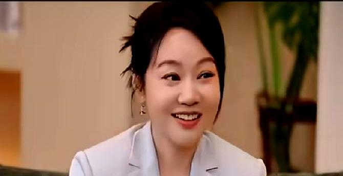 闫妮这事儿，搁普通夫妻身上早翻脸了吧，人家还能坐一桌打掼蛋呢。离婚见人品，这话