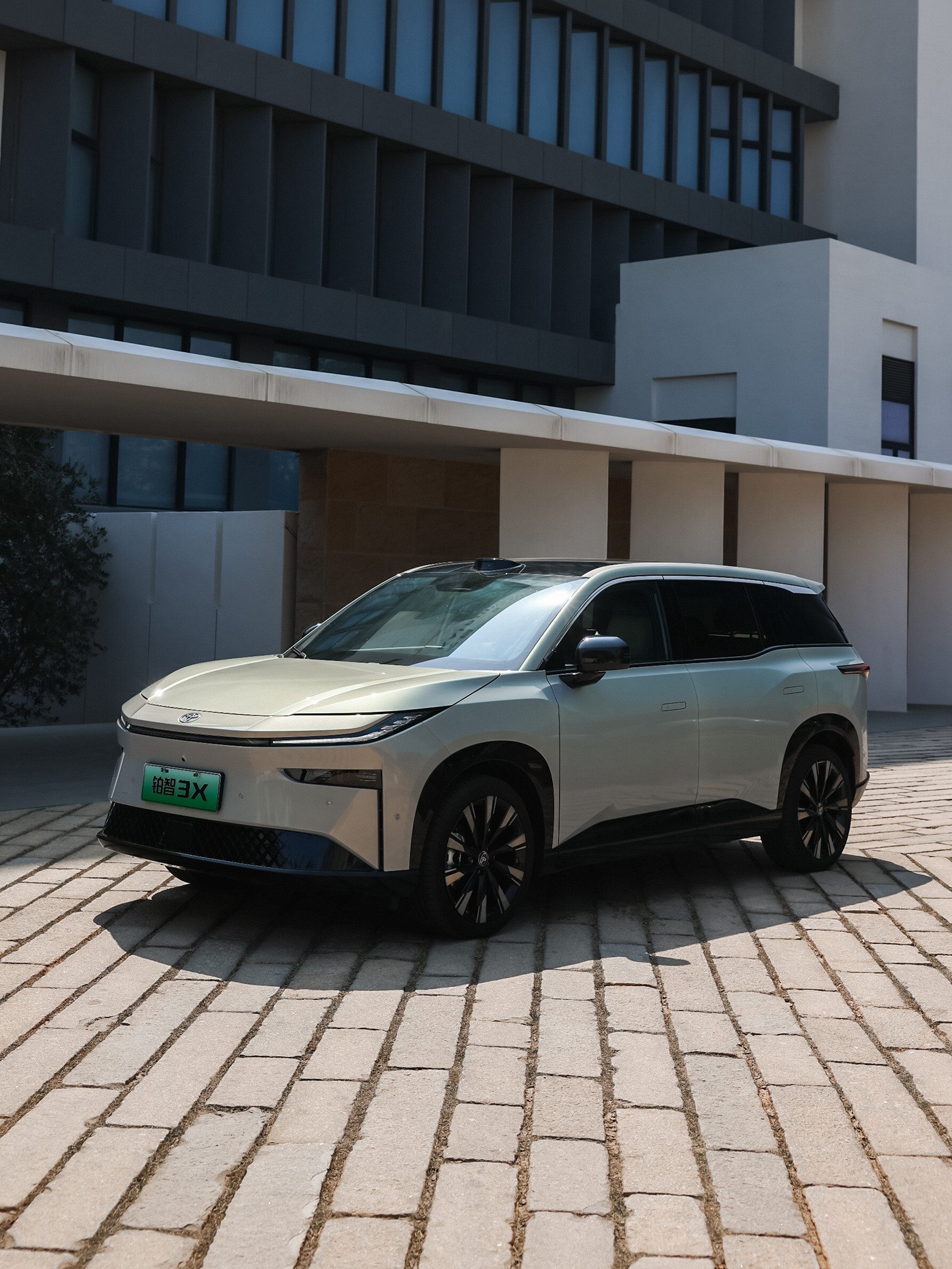 话说这2026年开年第一天，各车企就忙着秀业绩，广汽丰田销售副总彭宝林也首度披露