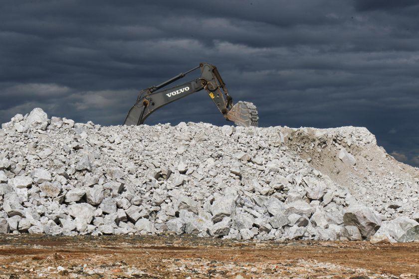 非洲会不会掀起“锂矿出口限制潮”？中国又该怎么应对？津巴布韦突然收紧锂矿和锂精