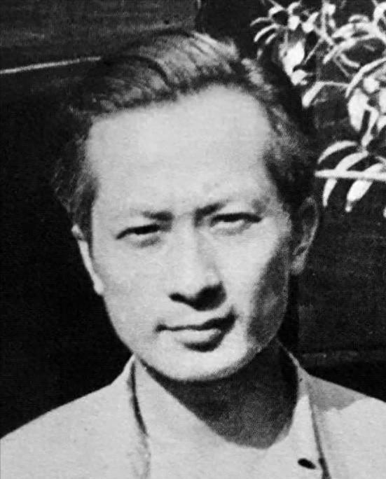 “你知道中华烟盒上的‘中华’两个字是谁写的吗？”大多数人可能会脱口而出：“是不