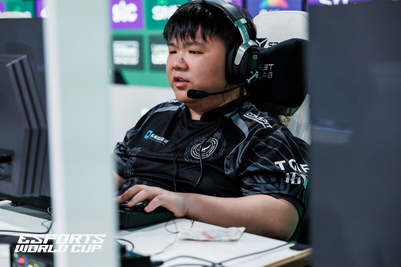 QQ哥昨晚开播聊了一些队伍和自己相关的趣事【有国外队邀请XinQ但因为英语太差想