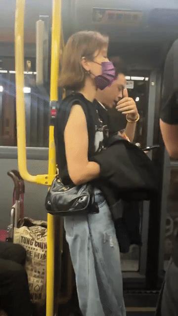 港星真的是很神奇的群体，杨怡也算TVB的当家花旦了吧，咖位真的不低了！可人家看完