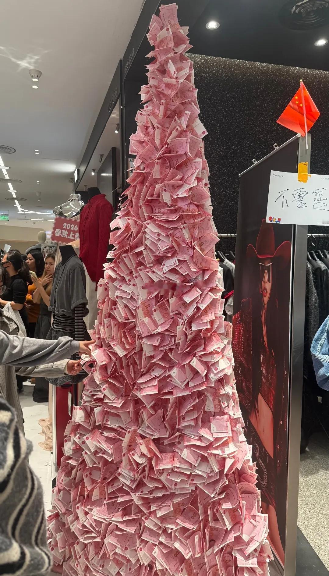 穷疯了！怎么看什么都像钱？