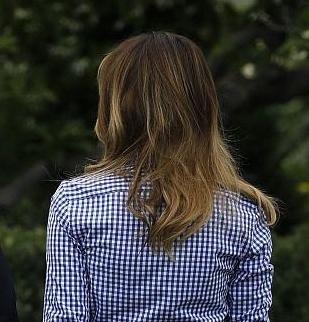 这背影太有魔性，看了就知道她是谁。