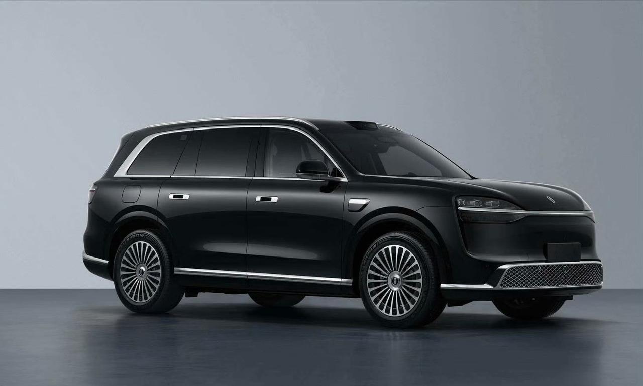 新款问界M9这一出，根本不是小改款，是华为在给BBA上眼药这辆车一旦开卖，50