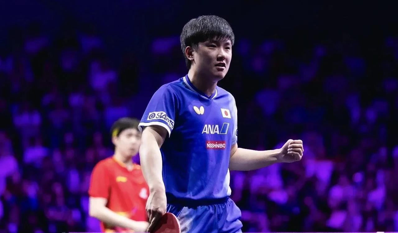 张本智和医疗暂停后如果输了会是什么情形？横滨冠军赛，张本智和凭一个医疗暂停4：