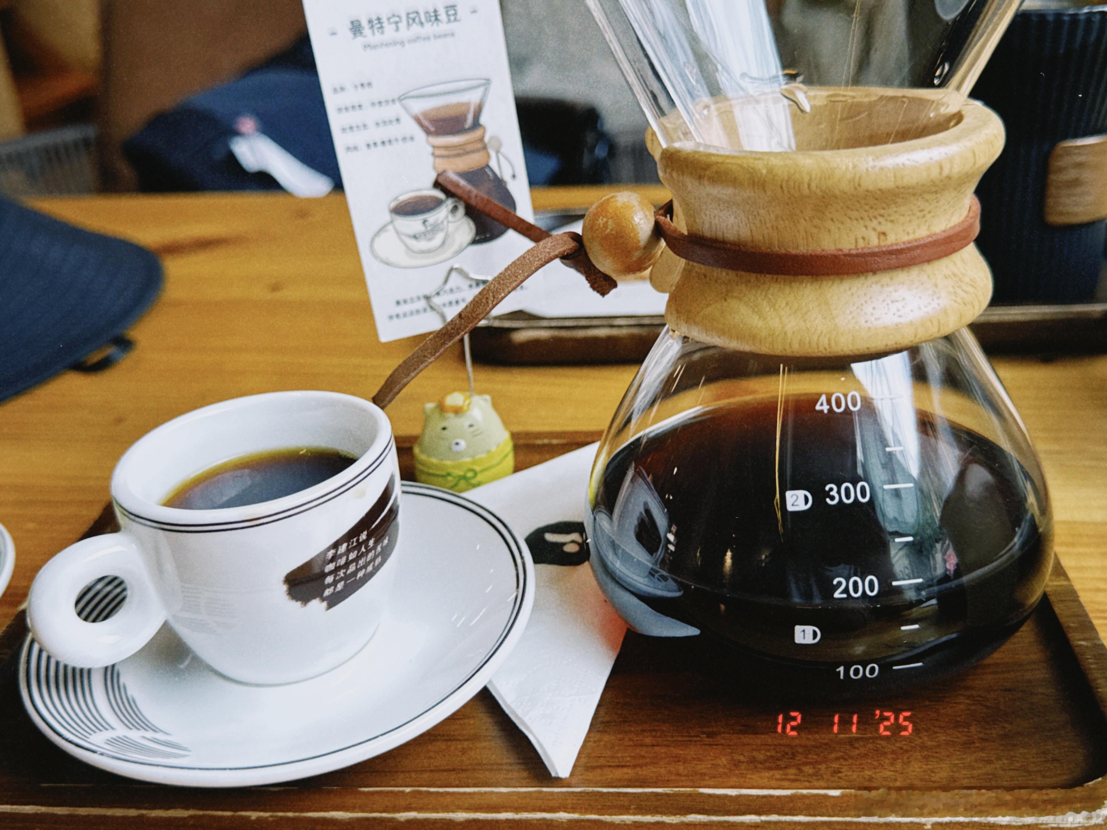 保山是中国精品咖啡核心产区，整一盘猪头肉配手冲，够味儿保山·保山新寨农庄咖啡(