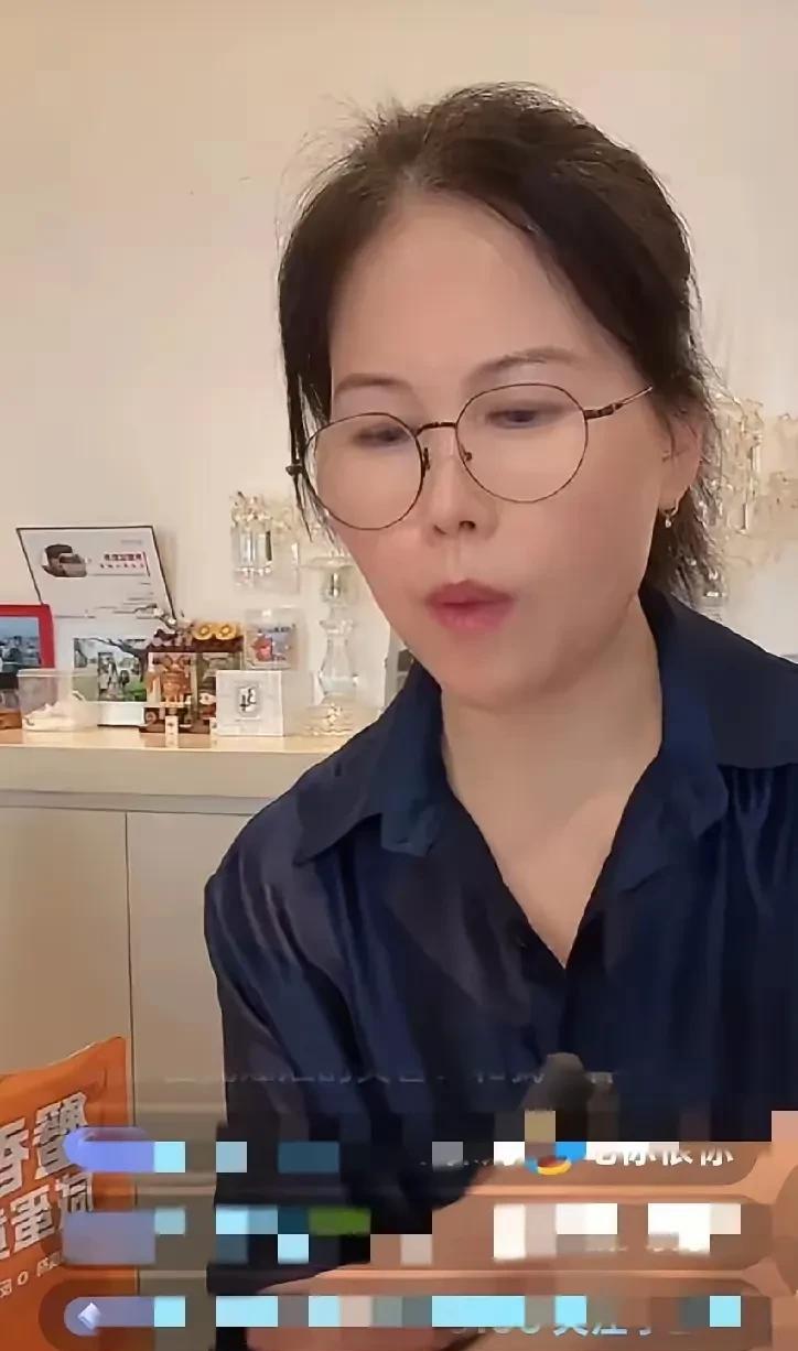 小杨阿姨真是挺直腰杆了说她挺直腰杆不是说她“内涵大S剥虾”的事也不是说她有