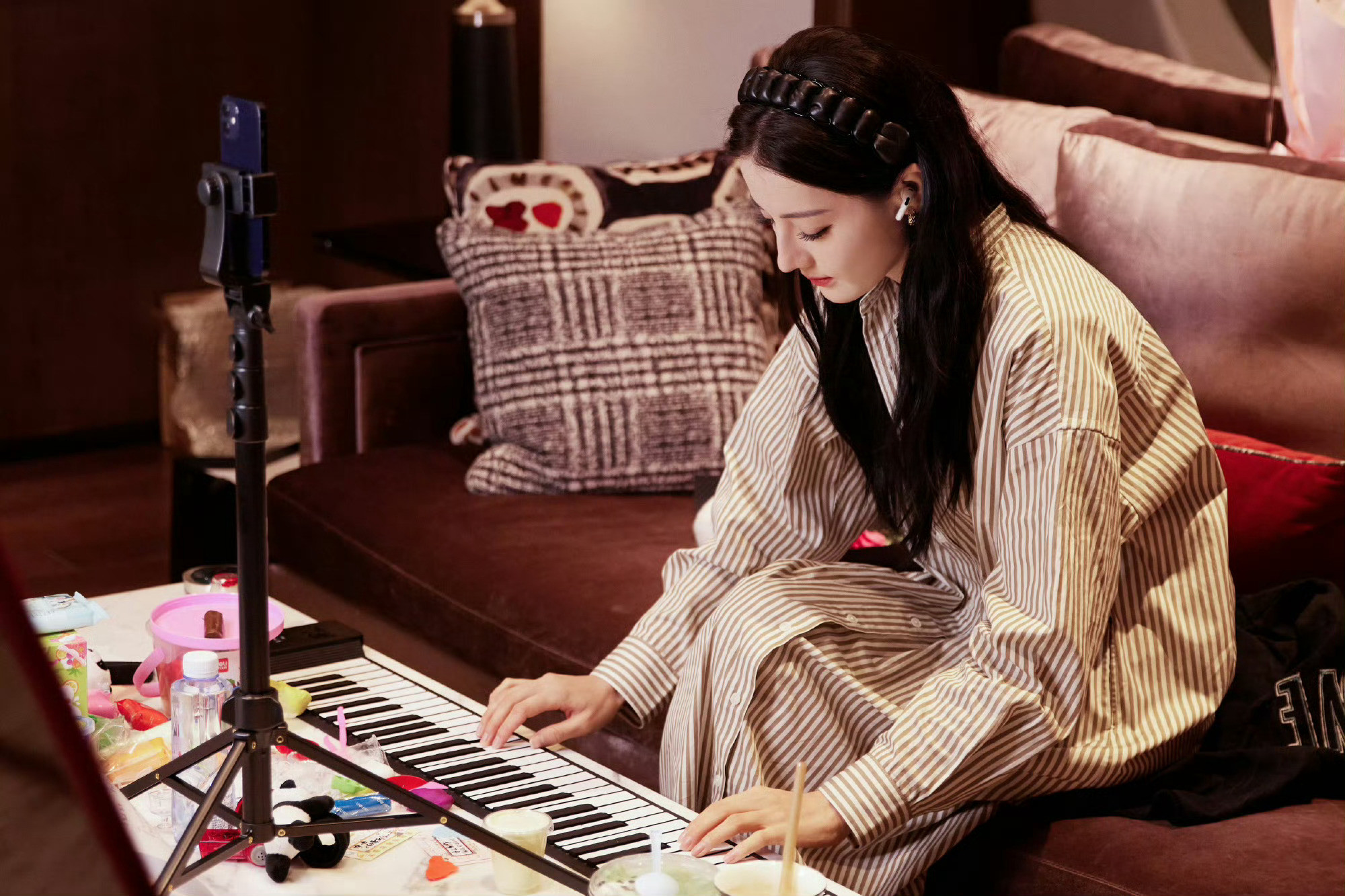 迪丽热巴从小弹到大的钢琴～🎹​​​