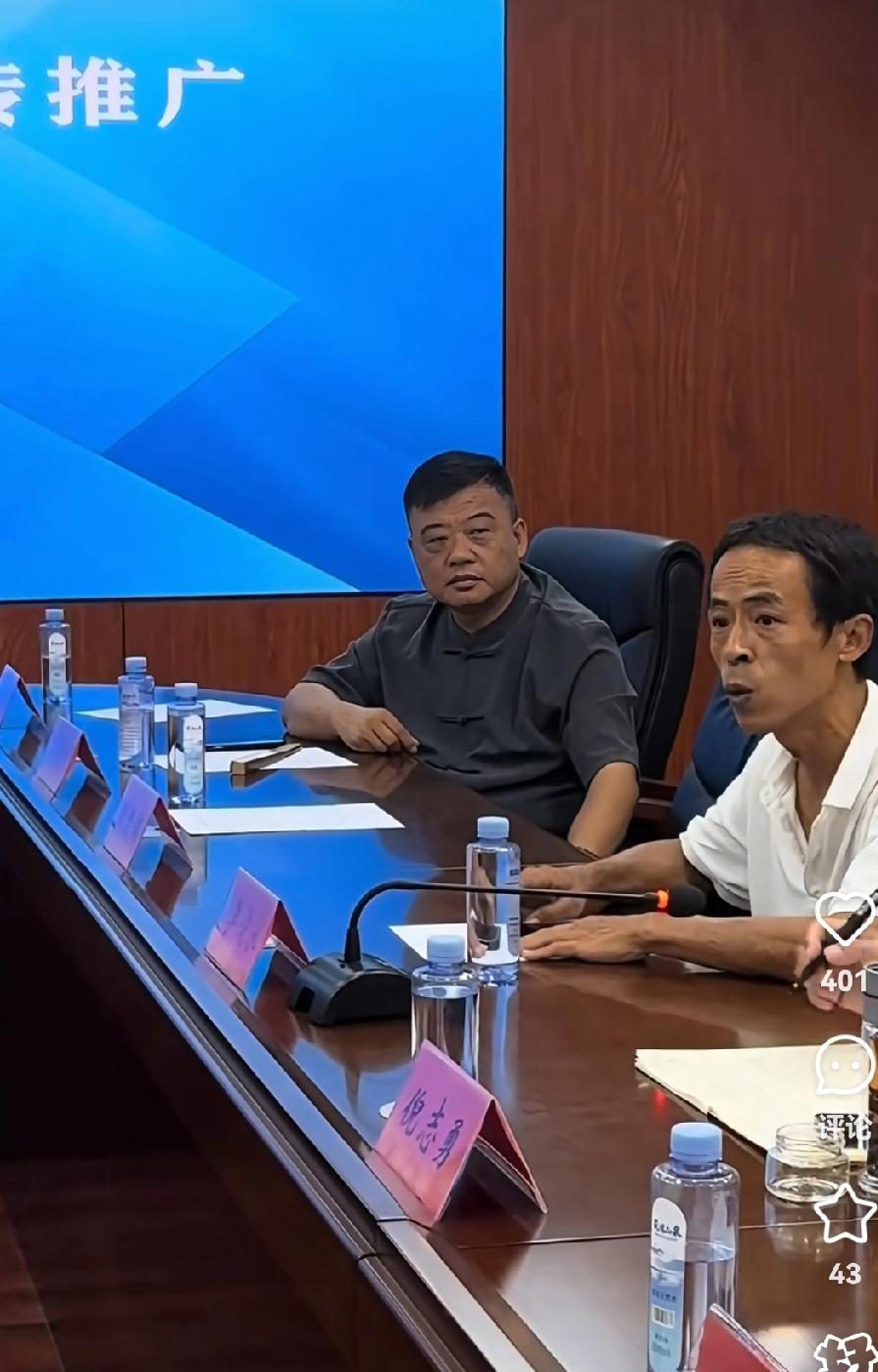 我有一种预感；景德镇鸡排哥爆火过后；最有热度的不是鸡排，也不是鸡排哥的表情；