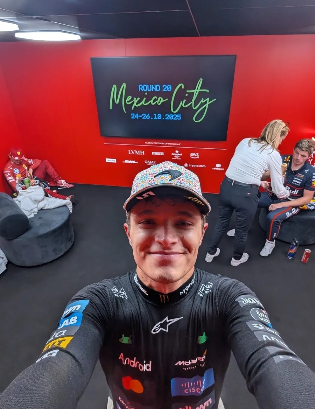 诺里斯赛后自拍，乐扣和潘子不幸沦为背景板[doge]F12025F1墨西哥城大奖