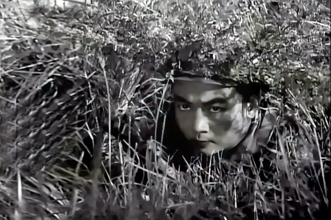 一个中国侦察兵，竟然因为打仗太损太狠，被美军专门写进了教材里当反面典型。这位英雄