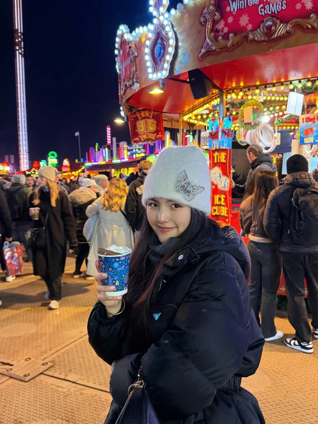 王诗龄分享在伦敦的生活，她戴的毛线帽很可爱，不过一搜给价格吓死了，这一顶帽子就要