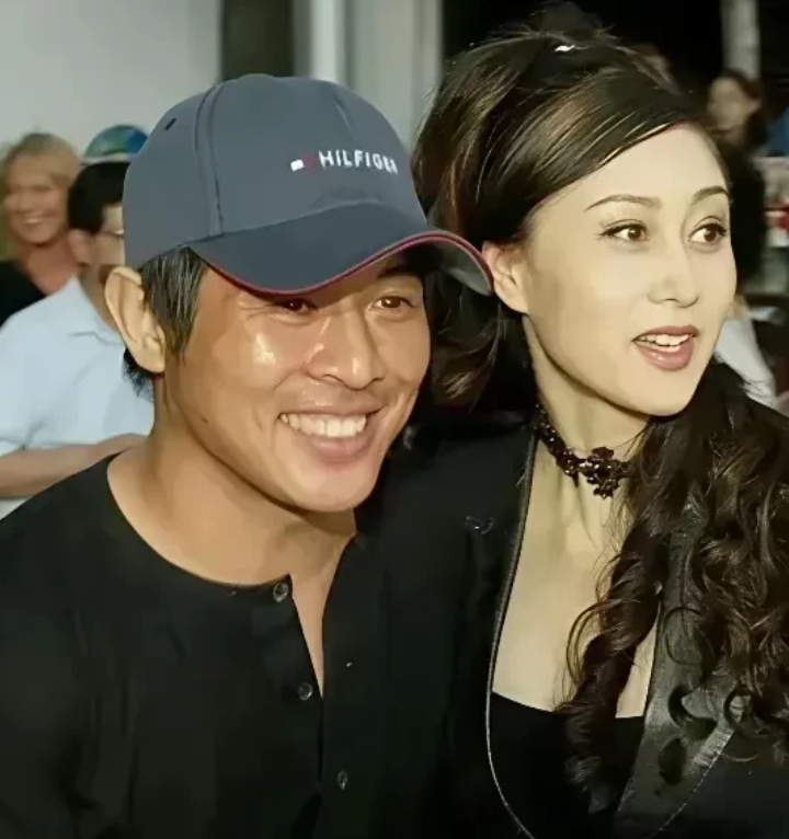 难怪李连杰会选利智，这颜值这身材没谁了