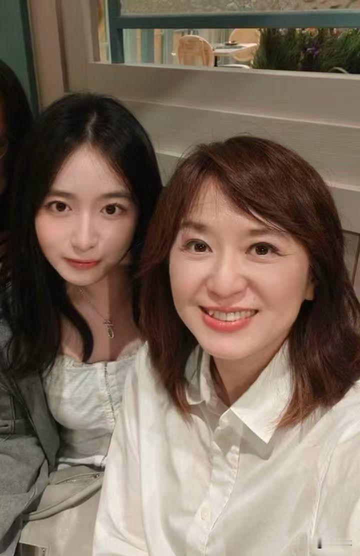 原来周玉琴女儿这么漂亮！今天（9月14日）凌晨，周玉琴的“周小琴吃到饱”这个