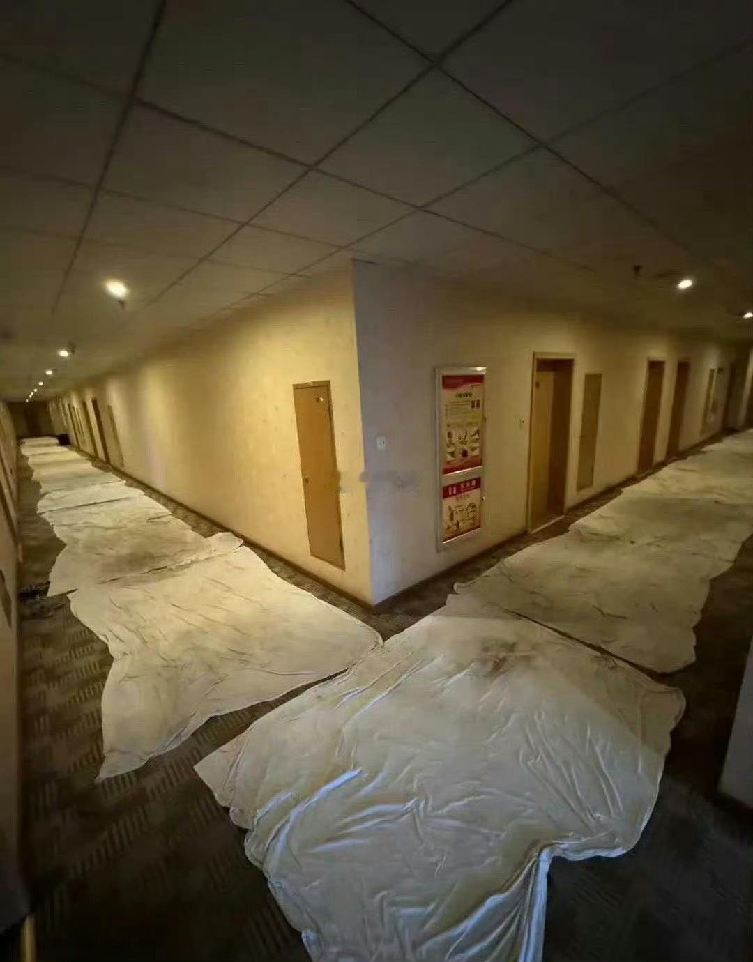 酒店的床单就这样晒？？