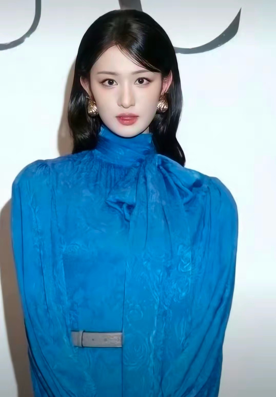 浓颜神颜+黄金比例！王楚然172cm高挑身形气场全开，漫画腿惊艳吸睛王楚然堪称行