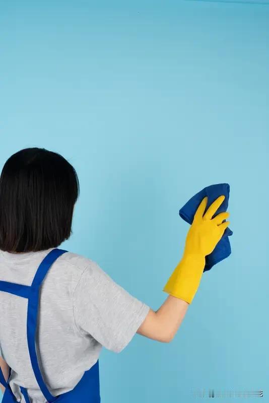 每年过年前都要把家里彻底的大扫除一次。可是我却发现在我婆家从来都没有这个概念。