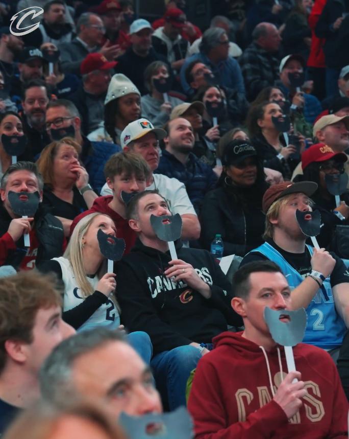 骑士主场人均哈登同款胡子哈登骑士主场首秀排面拉满哈登骑士主场首秀，球队给到场的