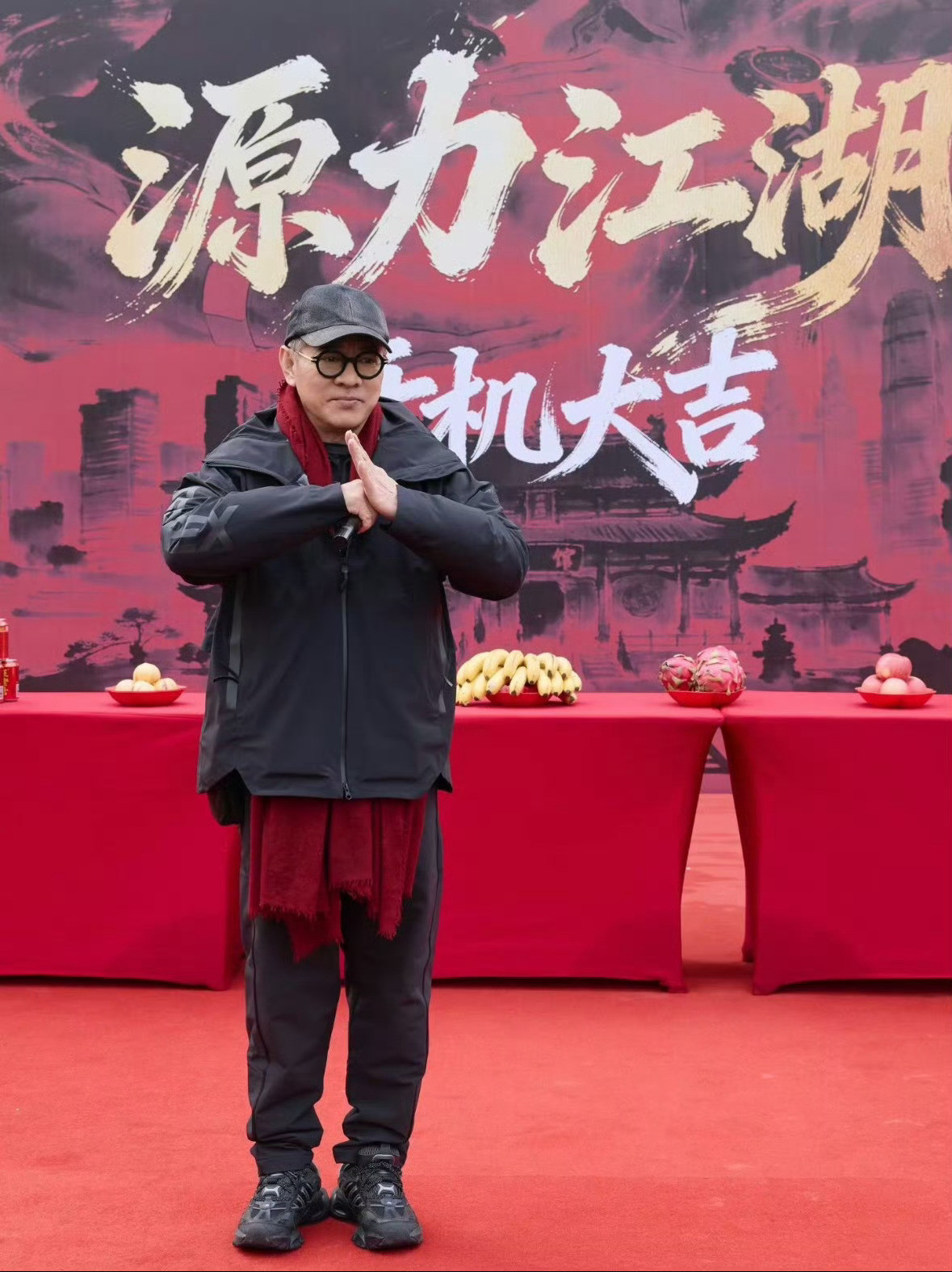 李连杰短剧国际巨星去演短剧，还是配角这内娱是真的完了，现在电视剧拍的像是给各位