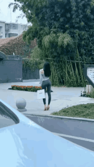 有谁注意到，生气时走路的姿势与平时有什么不同？