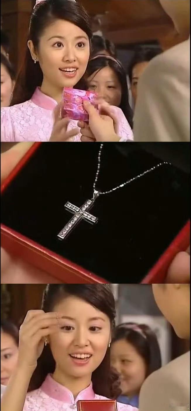 《情深深雨蒙蒙》小时候光顾着看蛋糕了，才发现何书桓送给如萍的项链居然是卡地亚！！