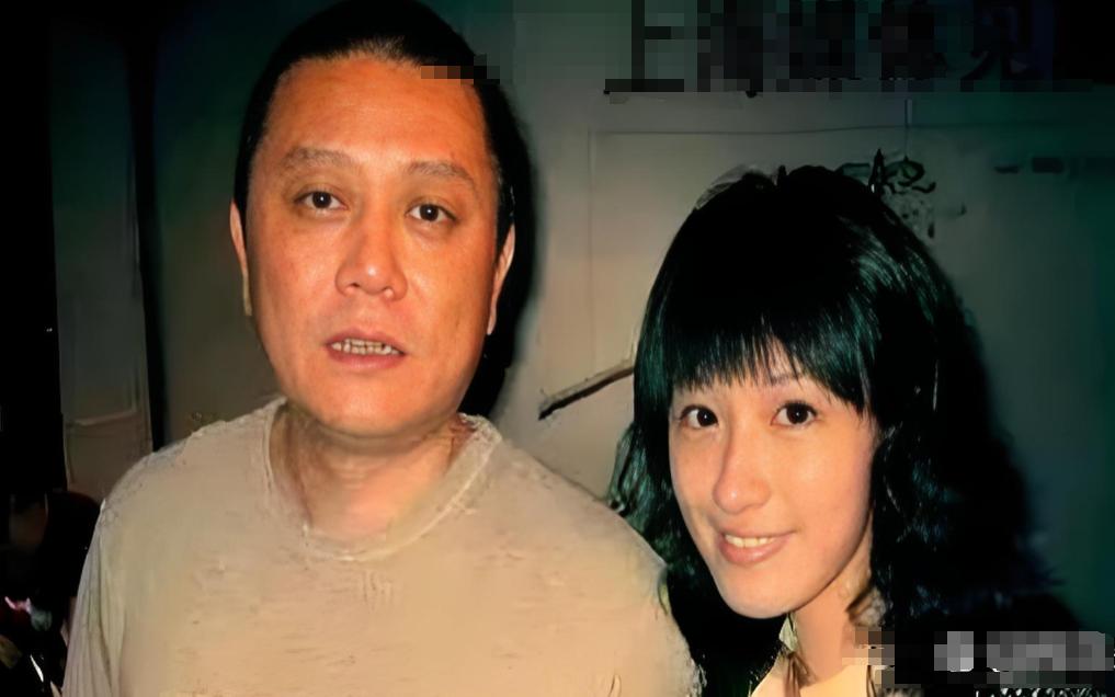 2005年，王朔给分手一年多的徐静蕾打电话：来帮我搬下家！徐静蕾赶过去一看，瞬间