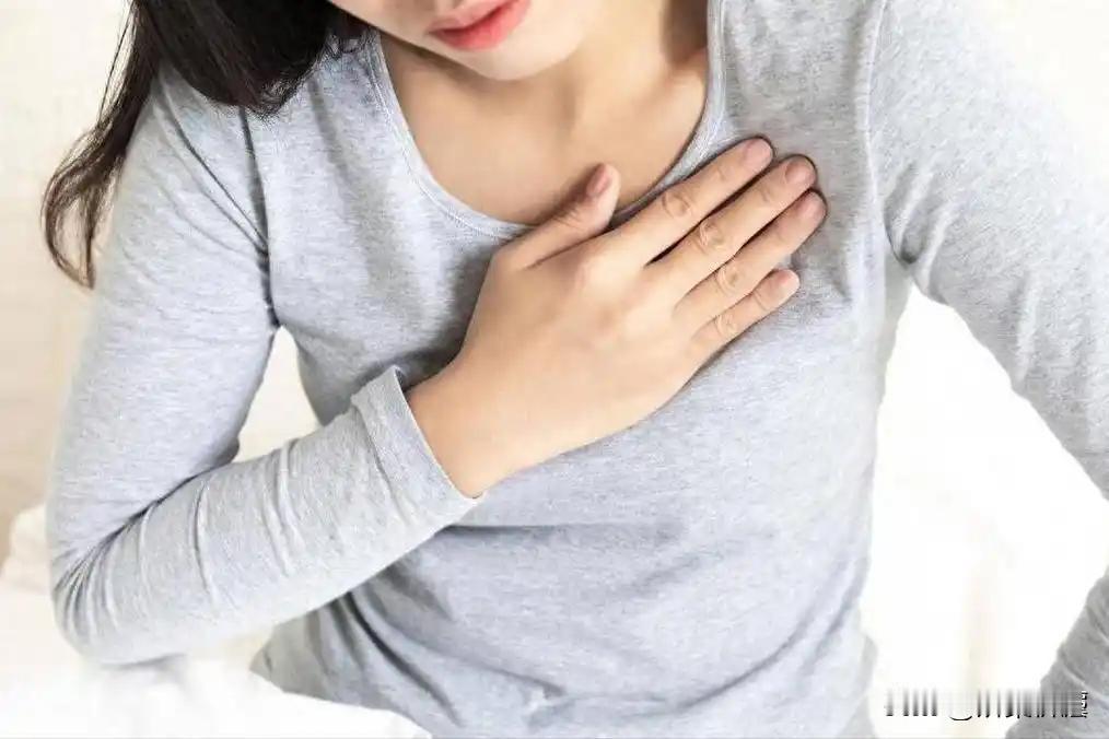 上海，女子身体不适，就医后确诊心绞痛，医生建议她休养调理，女子拿着病历依规请假，