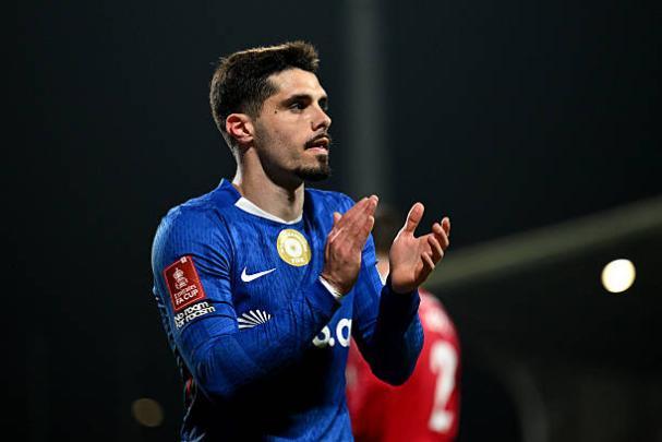 世体：不在巴萨优先引援名单的球员：贝尔纳多-席尔瓦、莱奥、维克多·穆尼奥斯、佩德