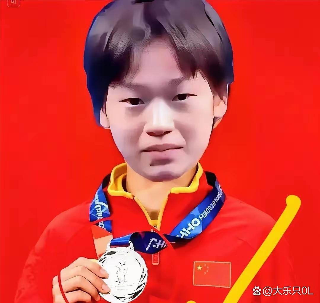 全红婵在墨西哥站领奖时，脸上挂着笑容，心里却不是滋味。为了不让眼泪夺眶而出