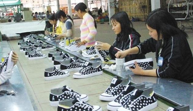 怪不得耐克的鞋子和衣服在国内不好卖了！ 原来耐克鞋子有52%在越南生产，
