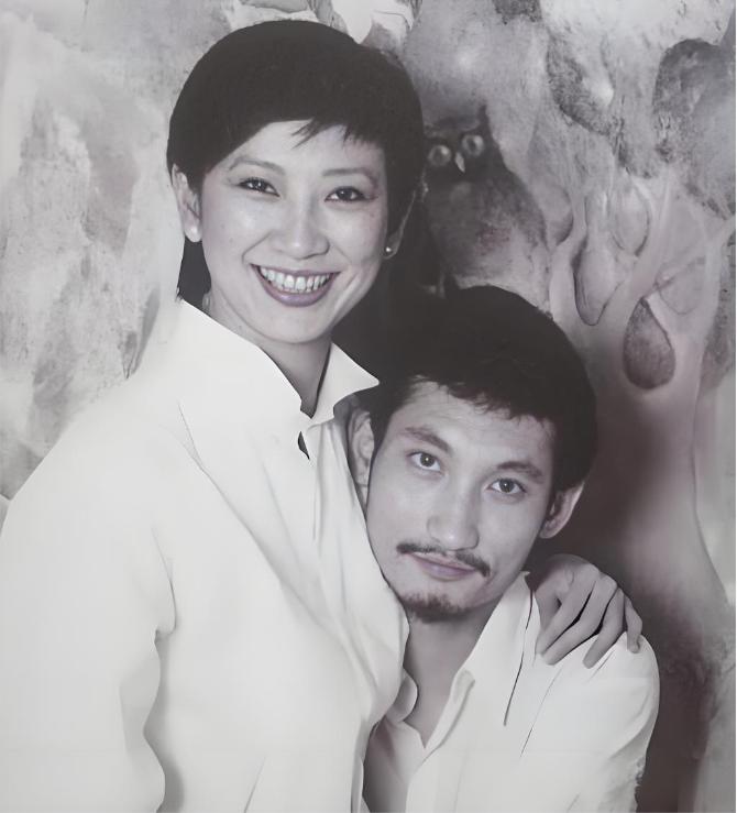 徐克与施南生的故事告诉我们：夫妻之间最牢固的不一定是感情，而是孩子。这从二人离