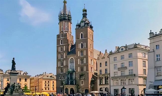 上下五千年，波兰没有侵占中国一寸领土，波兰没有一兵一卒踏足华夏大地，八国联军里没