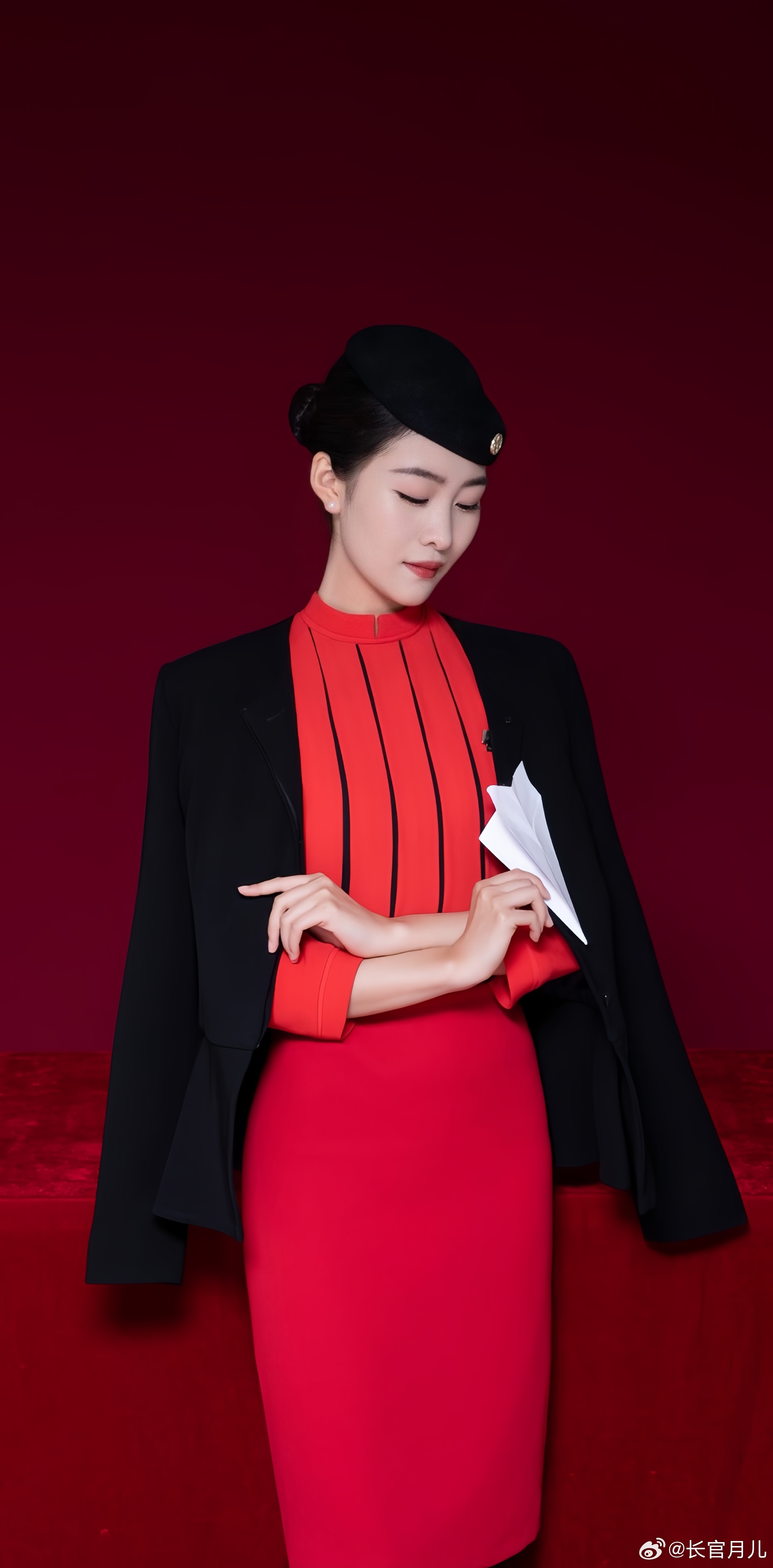 川航空姐的制服照，又美又飒。