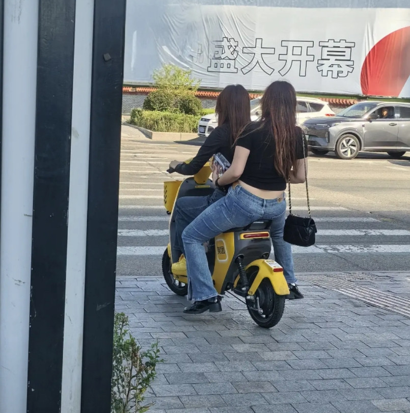街边的风景，大家看到什么？