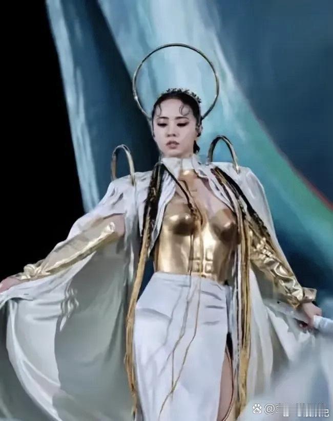 蔡依林模仿麦当娜，效果却出人意料的搞笑​​​
