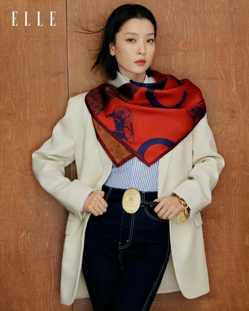 模特、演员杜鹃香港版《ELLE》2026年1月开年刊封面CelinebyMi