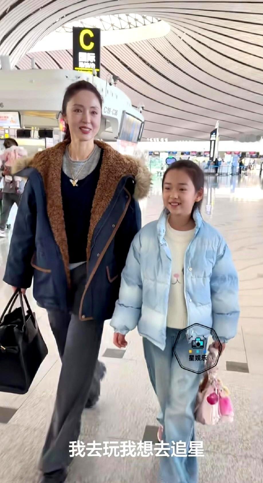 谁懂啊！小酒窝这波机场发言直接把姨母心戳化了！现在网上都在聊这事儿——有人说