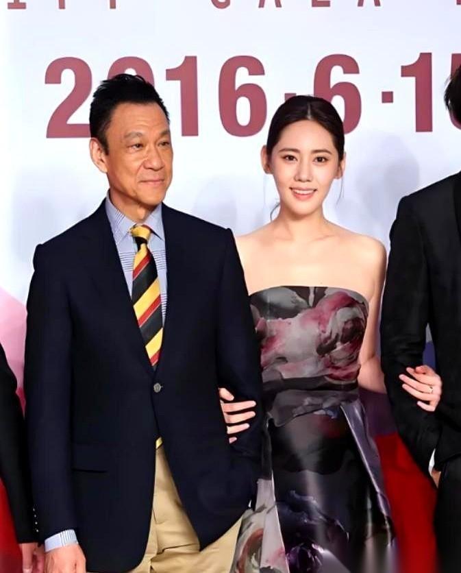 65岁，结婚40年，砸出200万，就为了离个婚。这事儿搁谁身上，第一反应都是：