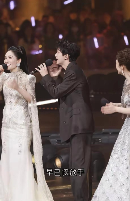 终于明白了，谢娜受到各大晚会和盛典的欢迎，根本不是她的主持实力过强，而是因为她的