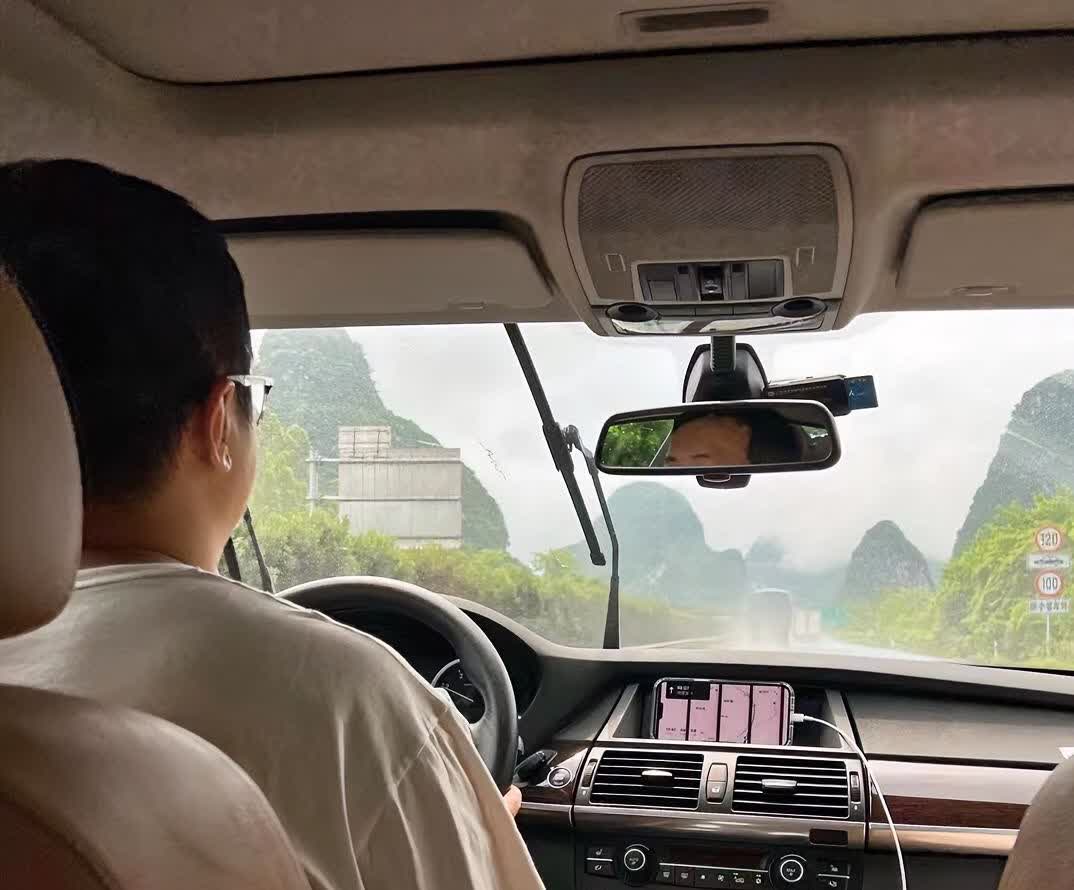 儿子想买车，计划15万左右，正在为买油车还是电车犹豫时，侄子说他想把自己的车卖了