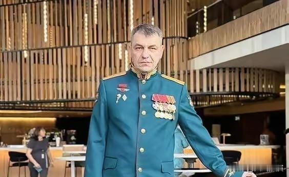 俄军中将苏赫拉布·阿赫迈多夫又被免职了！这操作真是让人看愣了！原因很简单，他