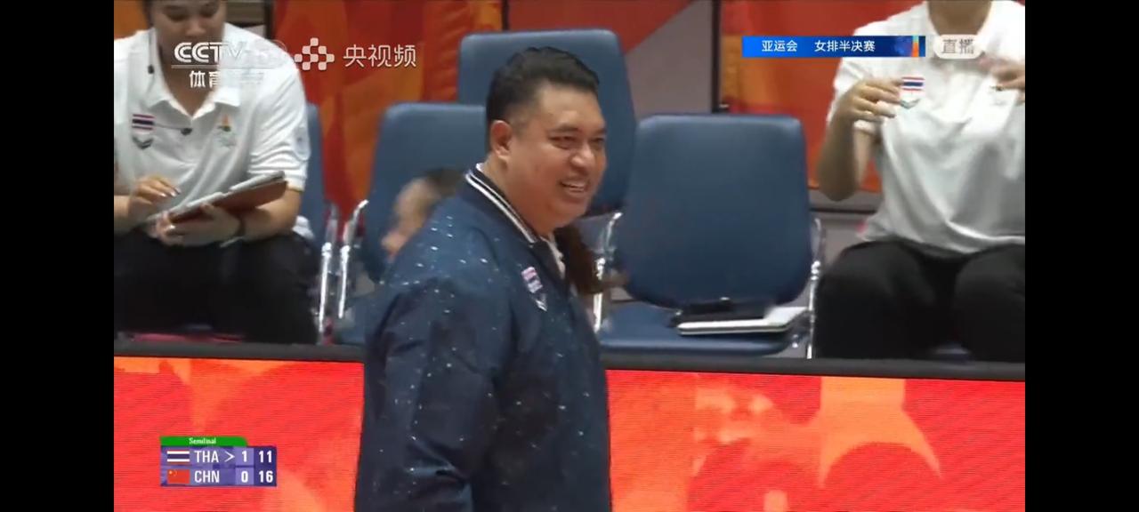 赵勇和加提蓬相比，一个还是有点太幼稚，另一个老谋深算，诡计多端。每当中国女排