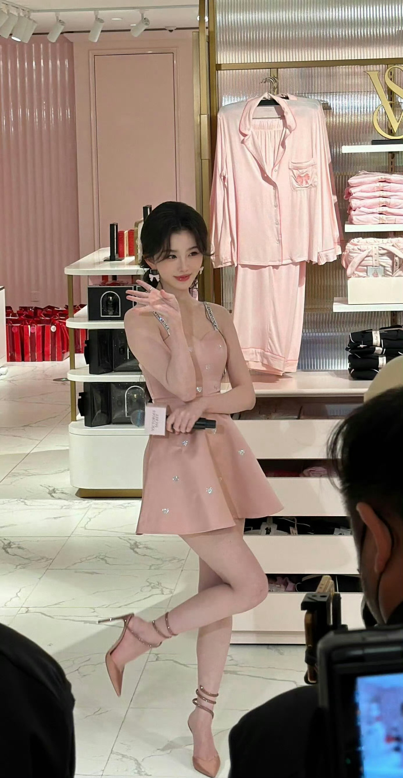 孔雪儿x维多利亚的秘密线下站台生图孔雪儿逐玉出场